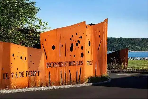 江边乡锈钢板景观